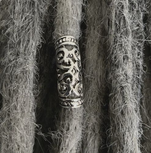 Jewel for dreadlocks, patterned, silver