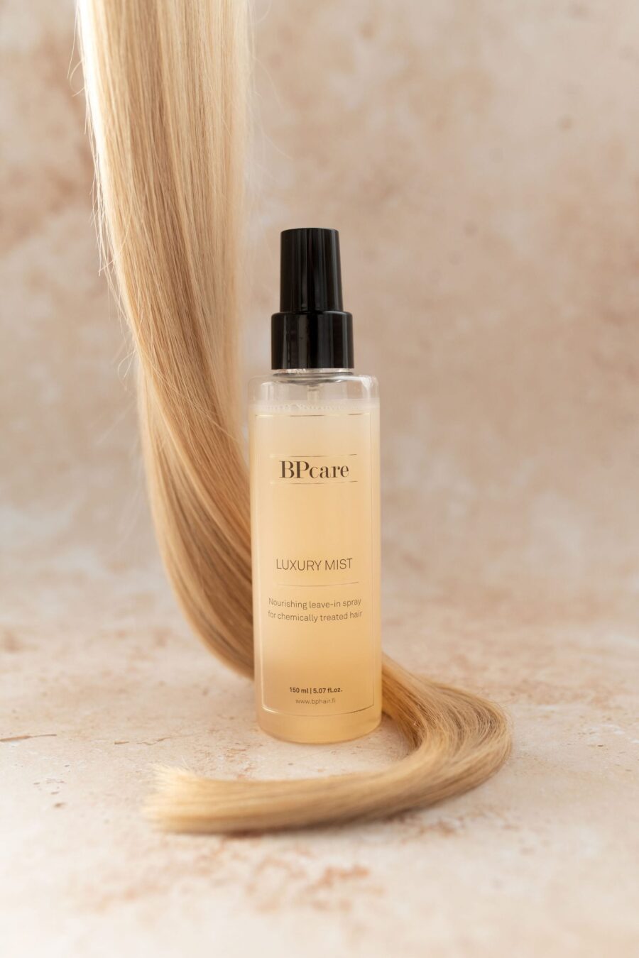 Hoitosuihke hiuksille - BPcare Luxury Mist Hiuksiin Kiedottuna